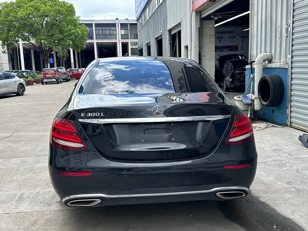 Mercedes-Benz E-Class — миниатюра 16