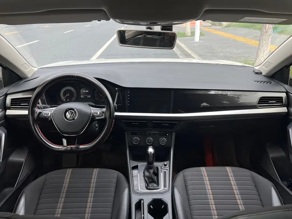 Volkswagen Lavida — миниатюра 4