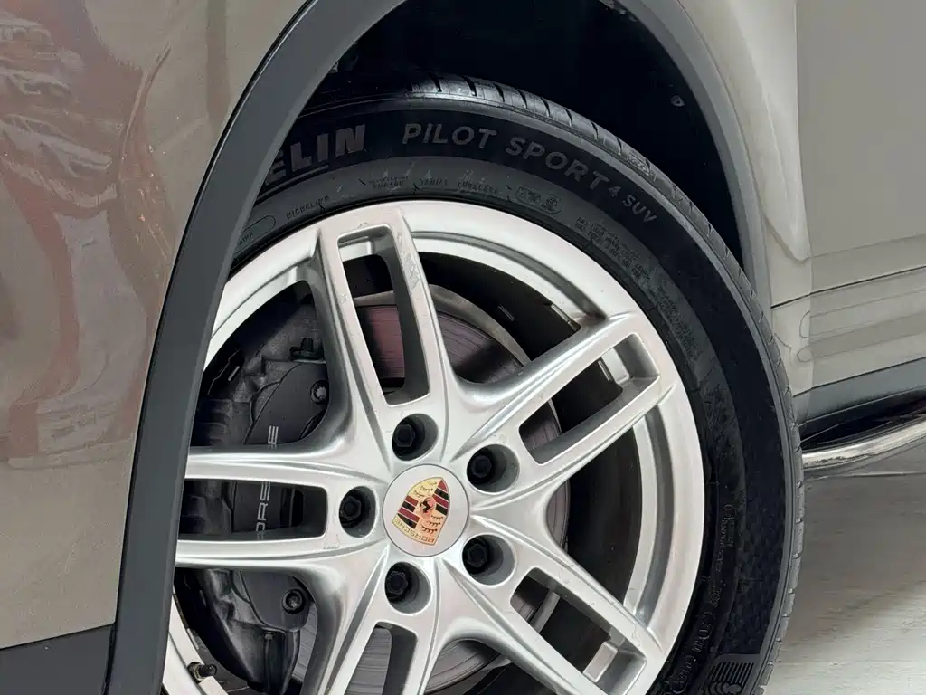 Porsche Cayenne — миниатюра 13
