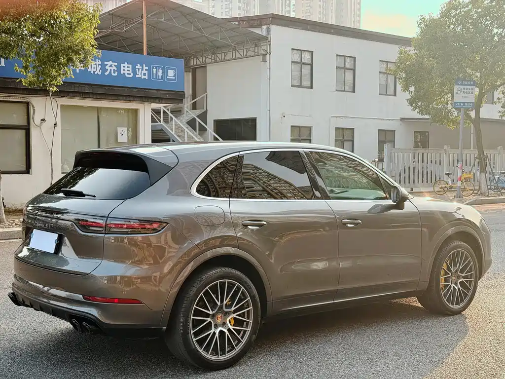 PORSCHE CAYENNE