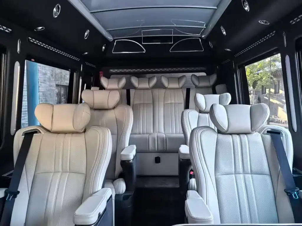 Toyota Coaster — миниатюра 6