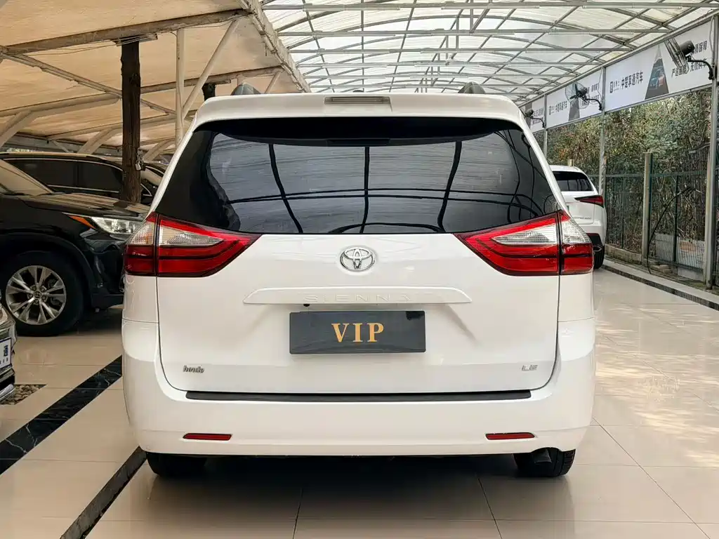 TOYOTA SIENNA