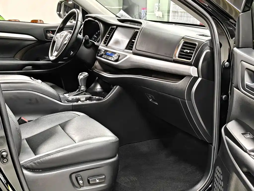 Toyota Highlander — миниатюра 17
