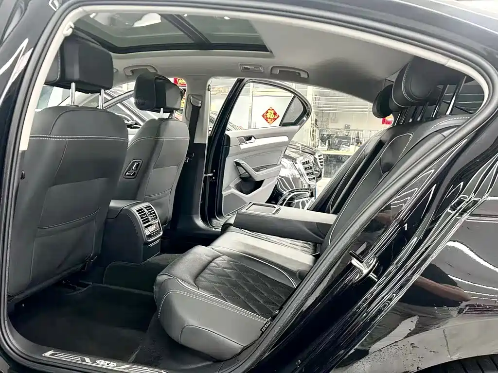 Volkswagen Magotan PHEV — миниатюра 8
