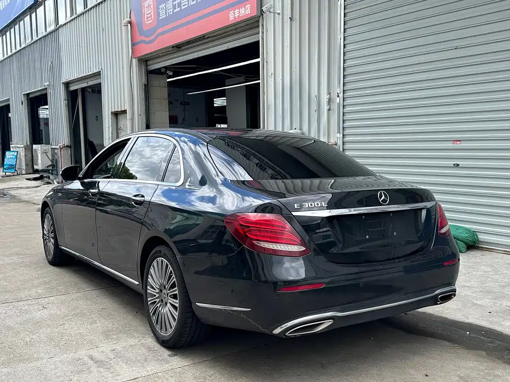 Mercedes-Benz E-Class — миниатюра 17