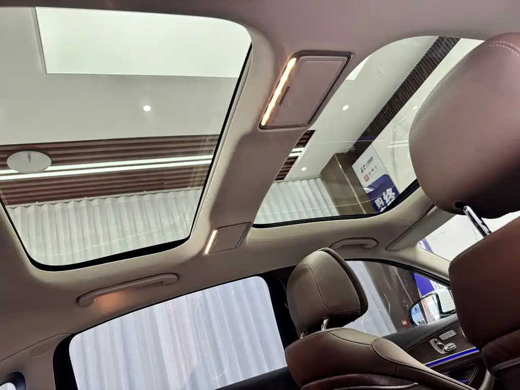 Mercedes-Benz E-Class — миниатюра 21