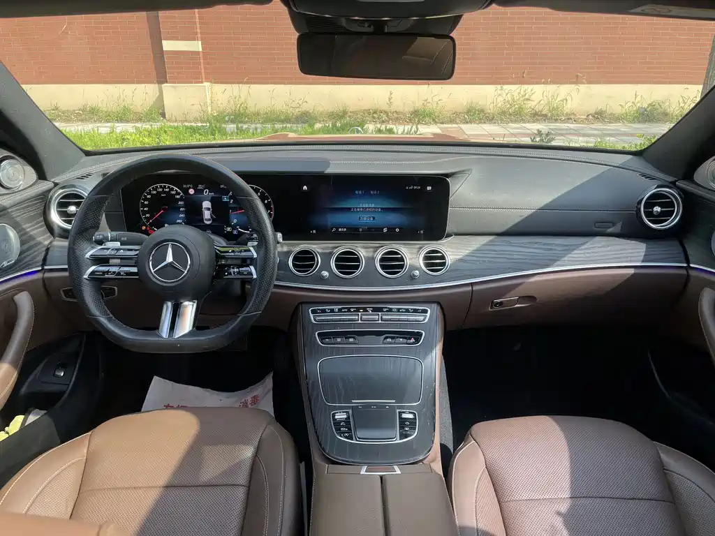 Mercedes-Benz E-Class — миниатюра 5