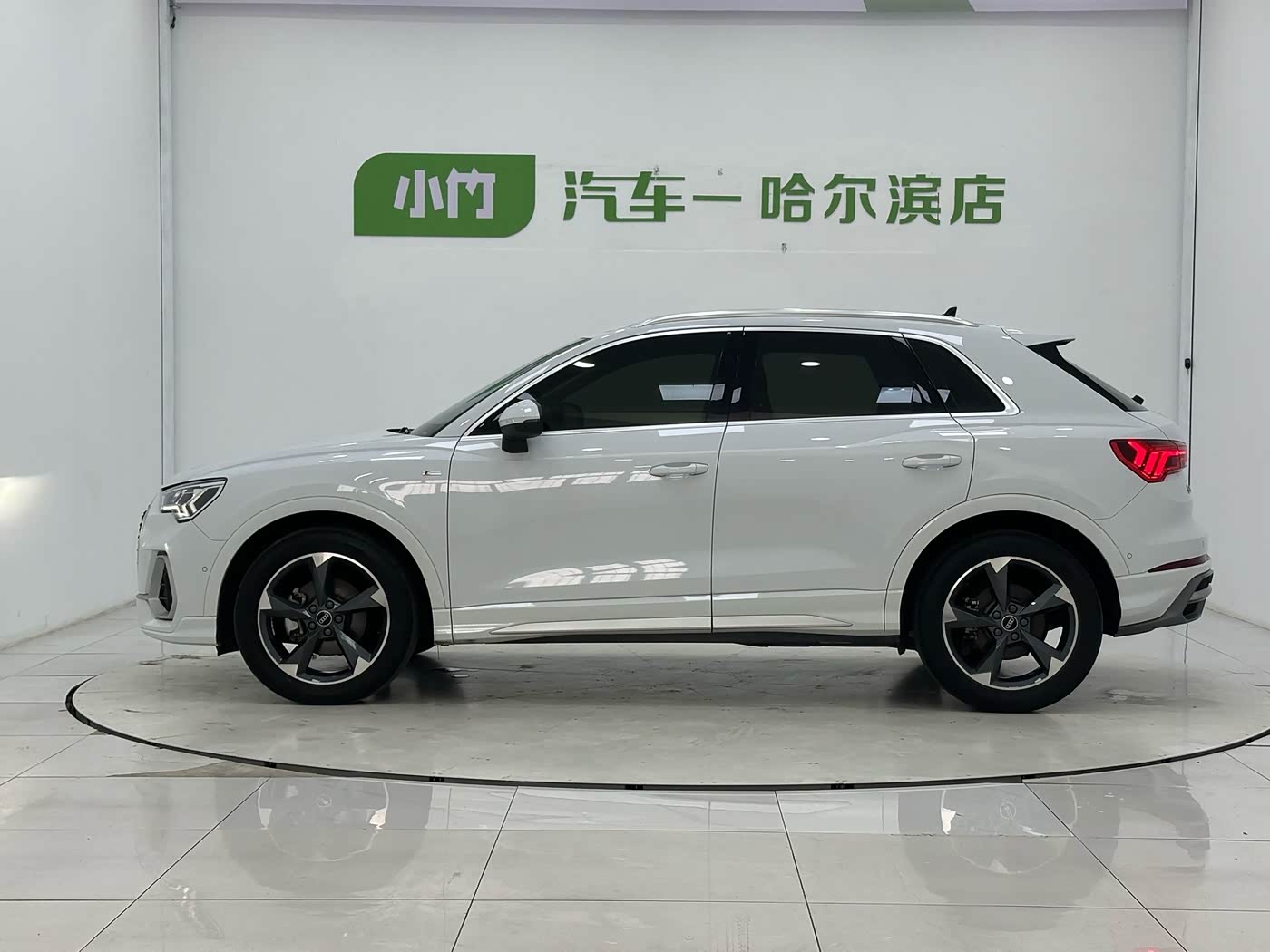Audi Q3 1.4 л 2022 г. Белый, пробег 30000 км