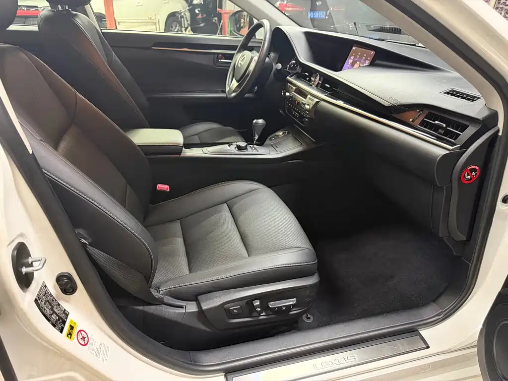 Lexus ES — миниатюра 14