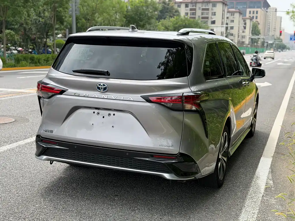 Toyota Granvia — миниатюра 29