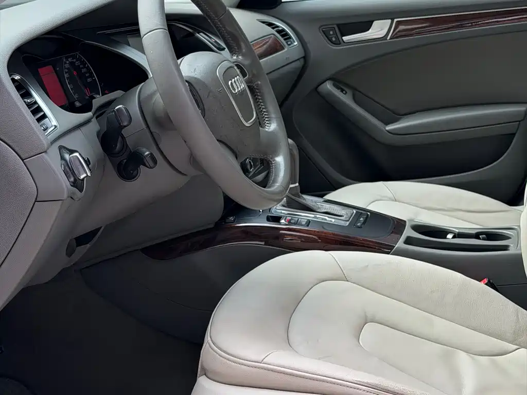 Audi A4L 2012 2.0 TFSI AT