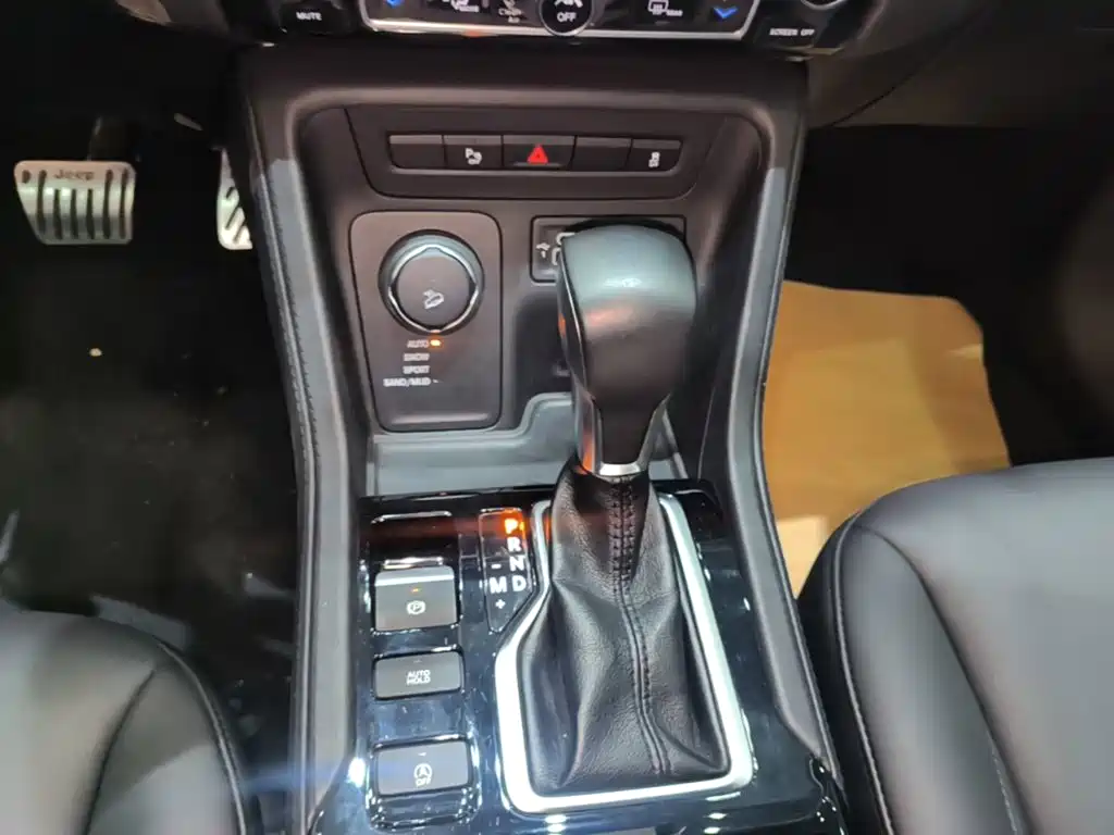 Jeep Grand Commander — миниатюра 14