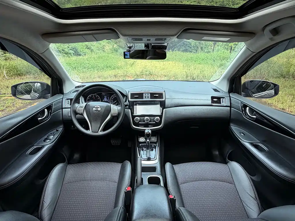 Nissan Tiida — миниатюра 5