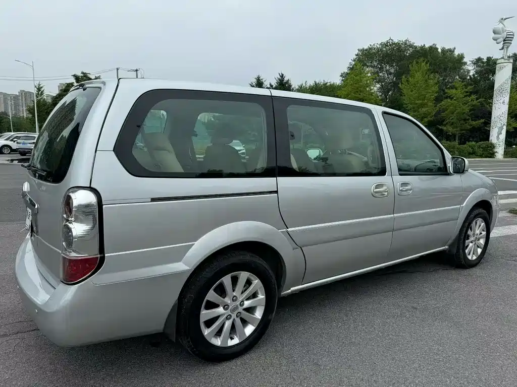Buick GL8 — миниатюра 6