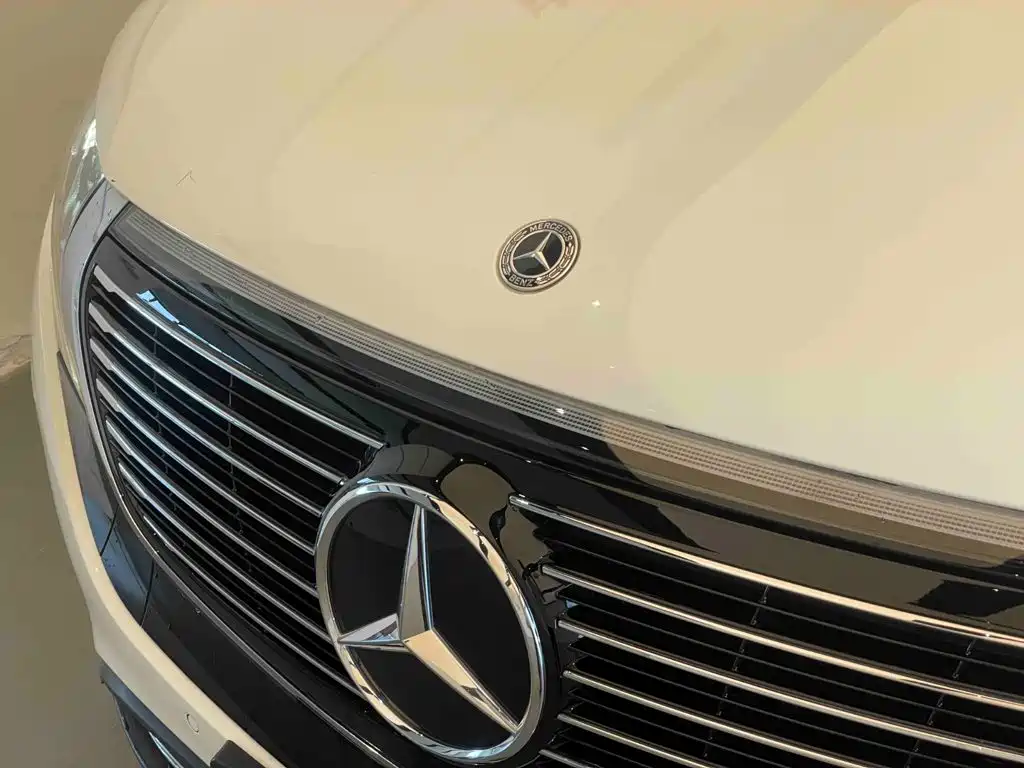 Mercedes-Benz EQC — миниатюра 3