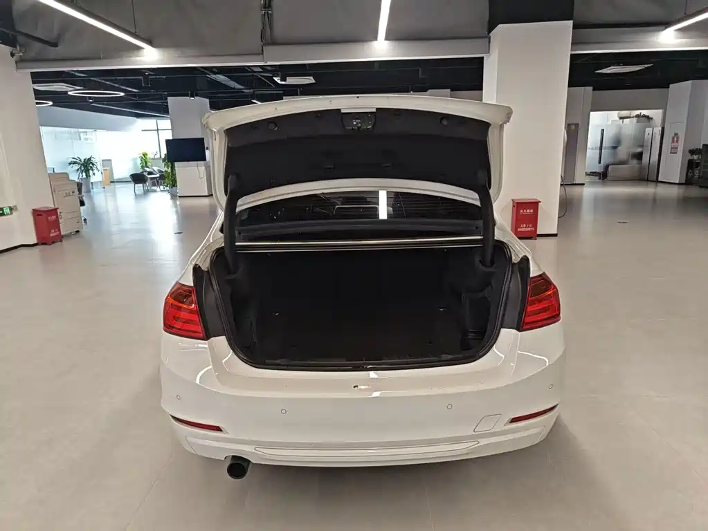 BMW 3 Series — миниатюра 6