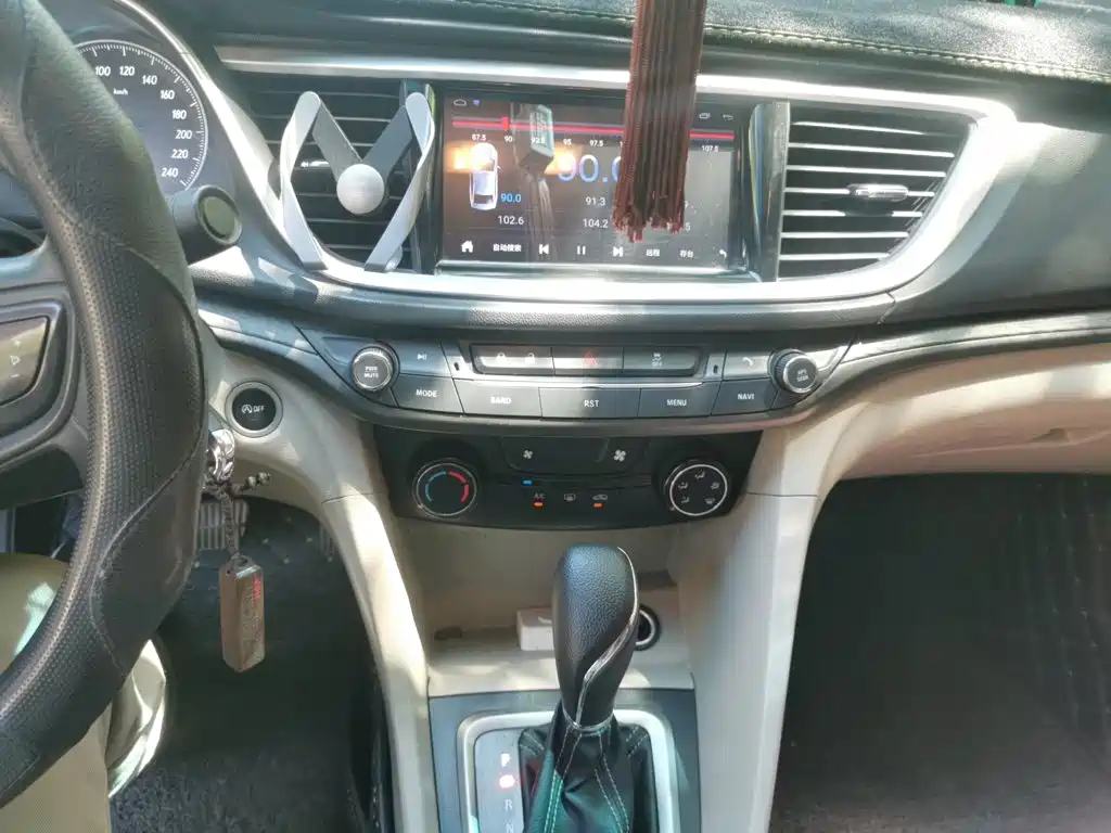 Buick Excelle — миниатюра 9