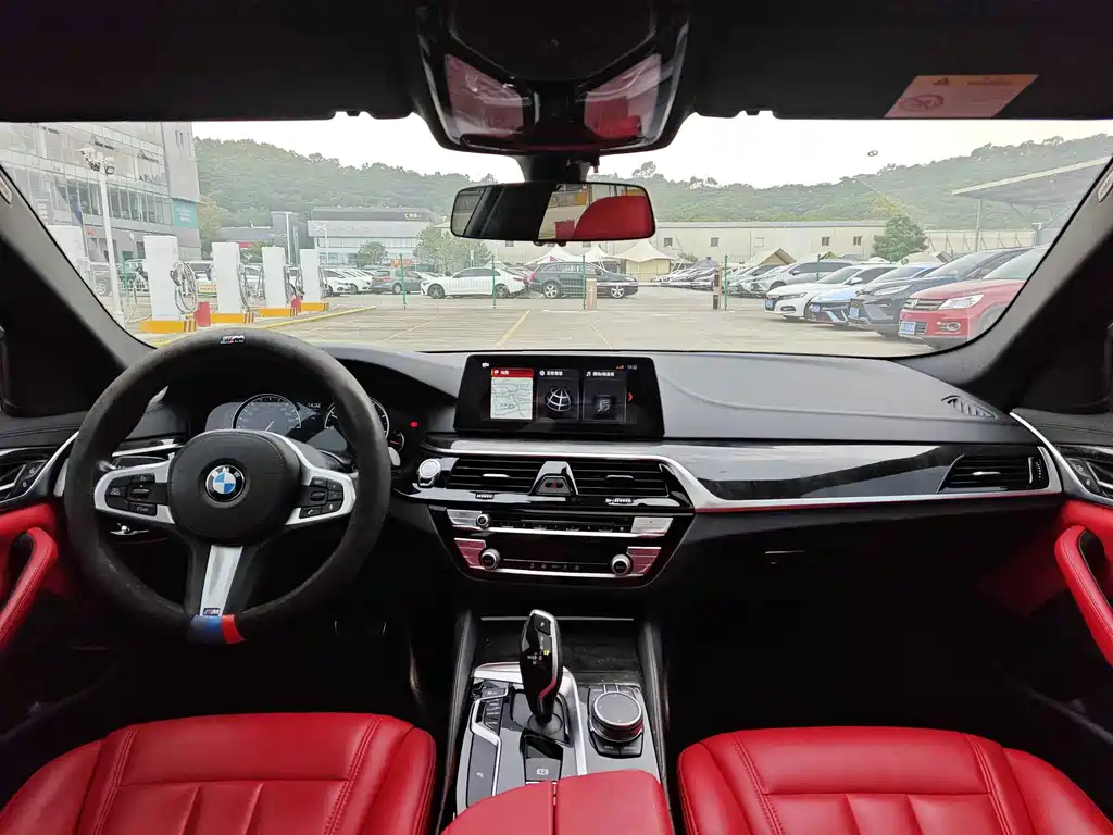 BMW 5 Series — миниатюра 8