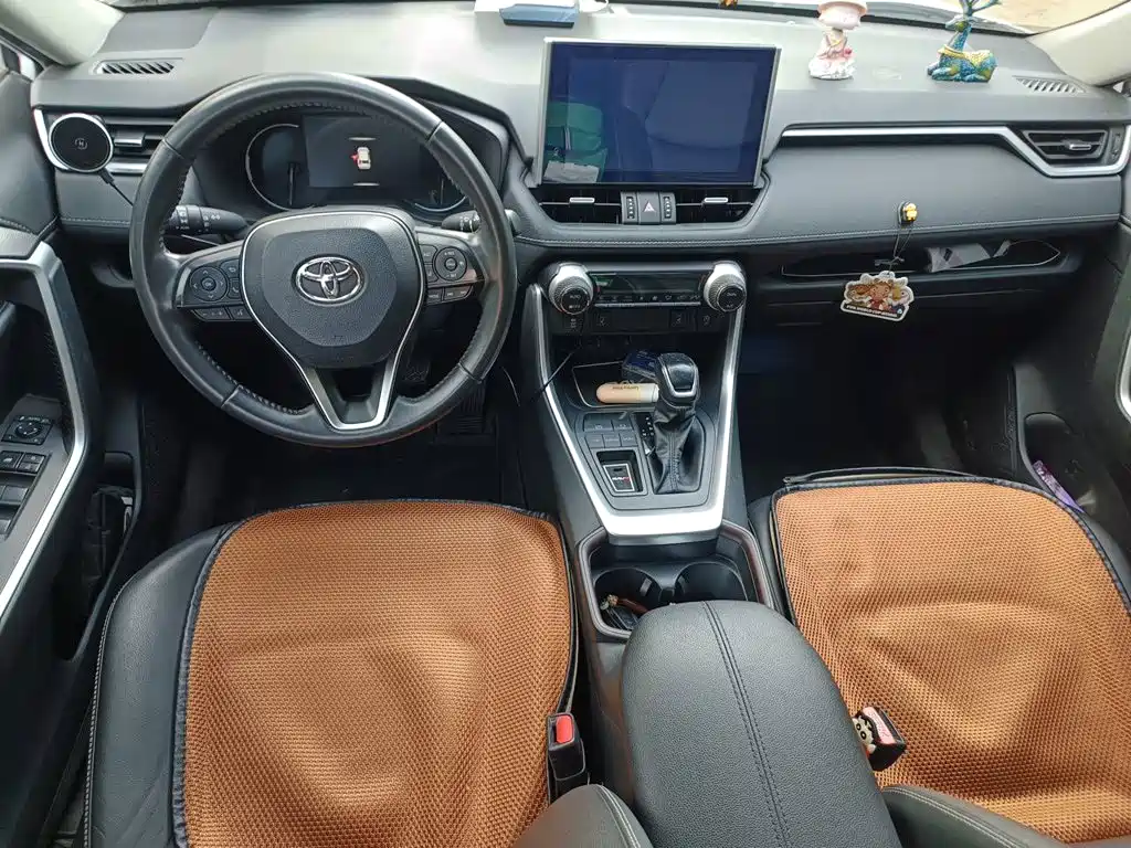 Toyota RAV4 — миниатюра 5