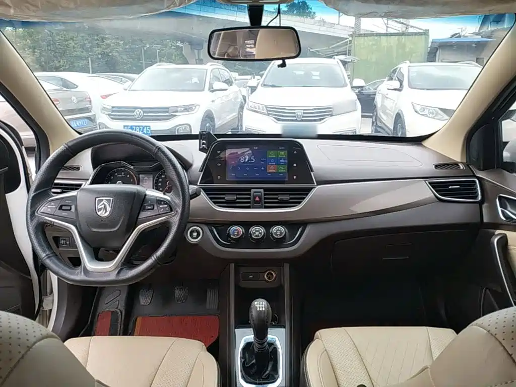 Baojun 310W — миниатюра 10