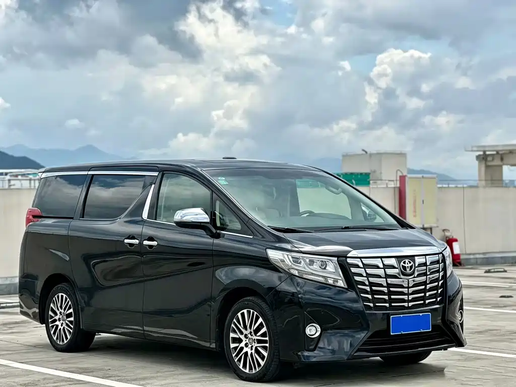 Toyota Alphard — миниатюра 3