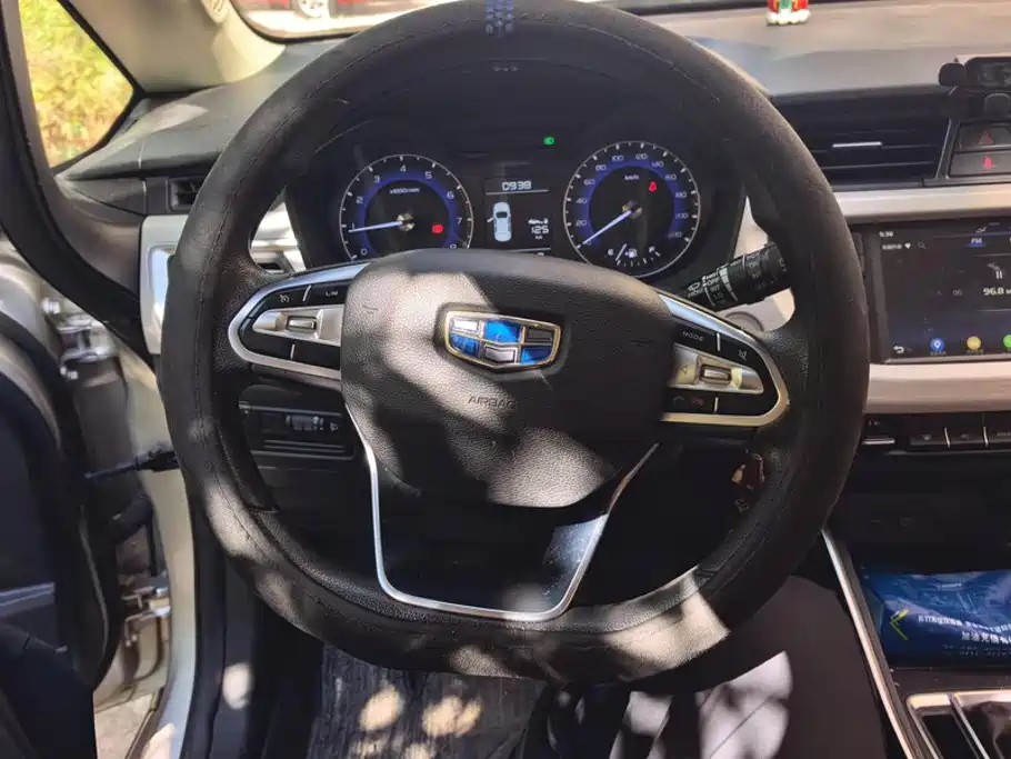 Geely Vision X3 — миниатюра 15