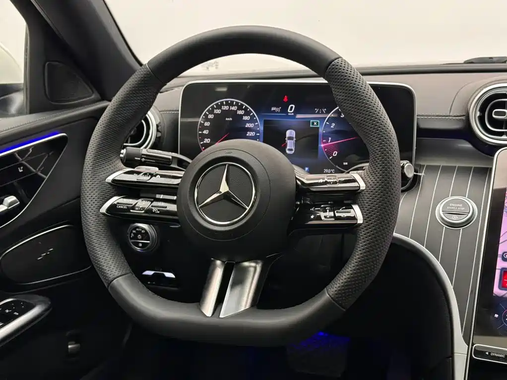 Mercedes-Benz C-Class — миниатюра 12