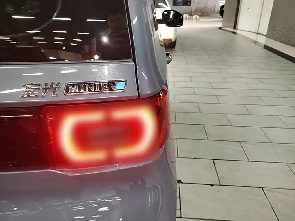 Wuling MINIEV — миниатюра 8