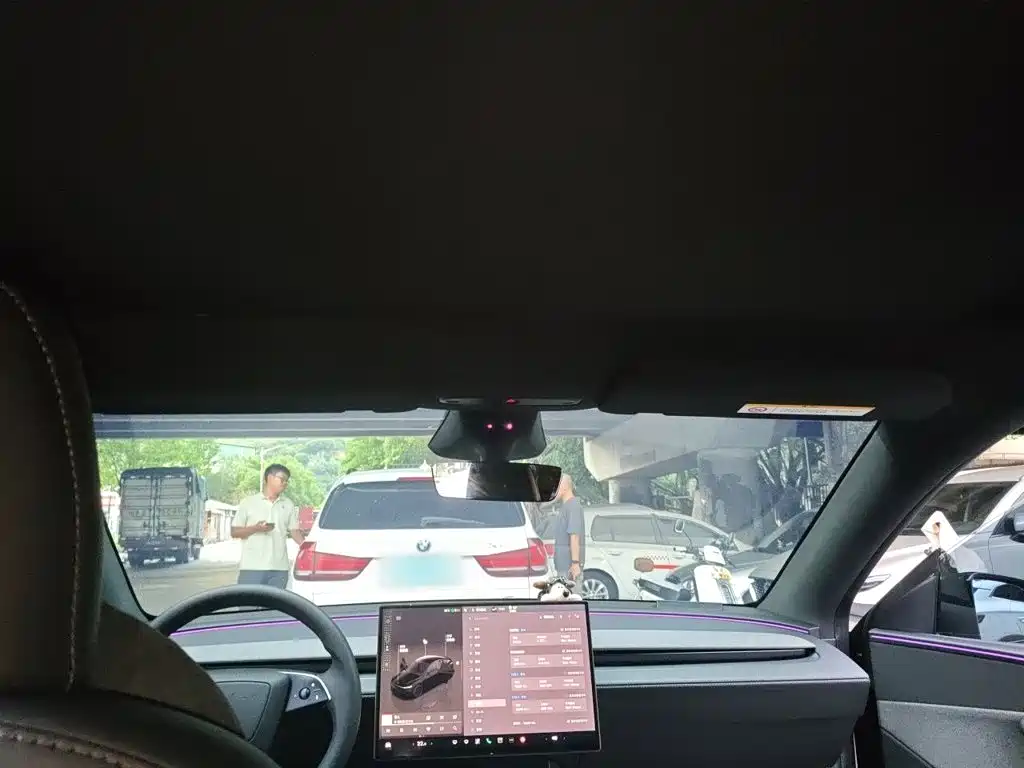 Tesla Model Y — миниатюра 14