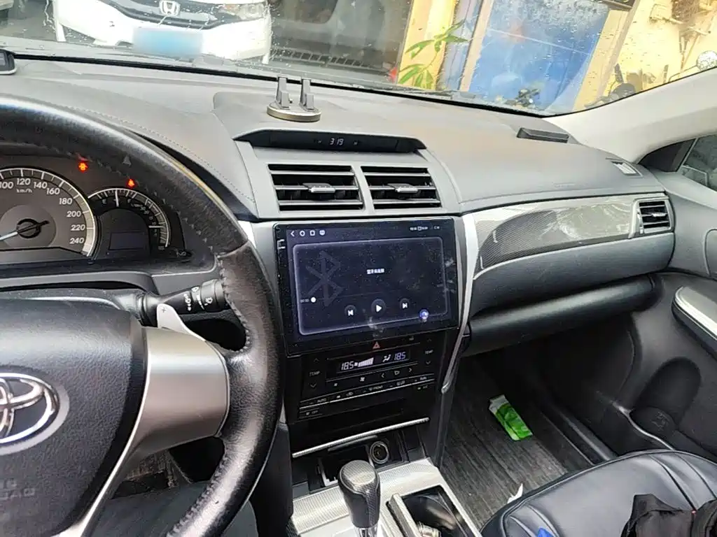 Toyota Camry — миниатюра 10