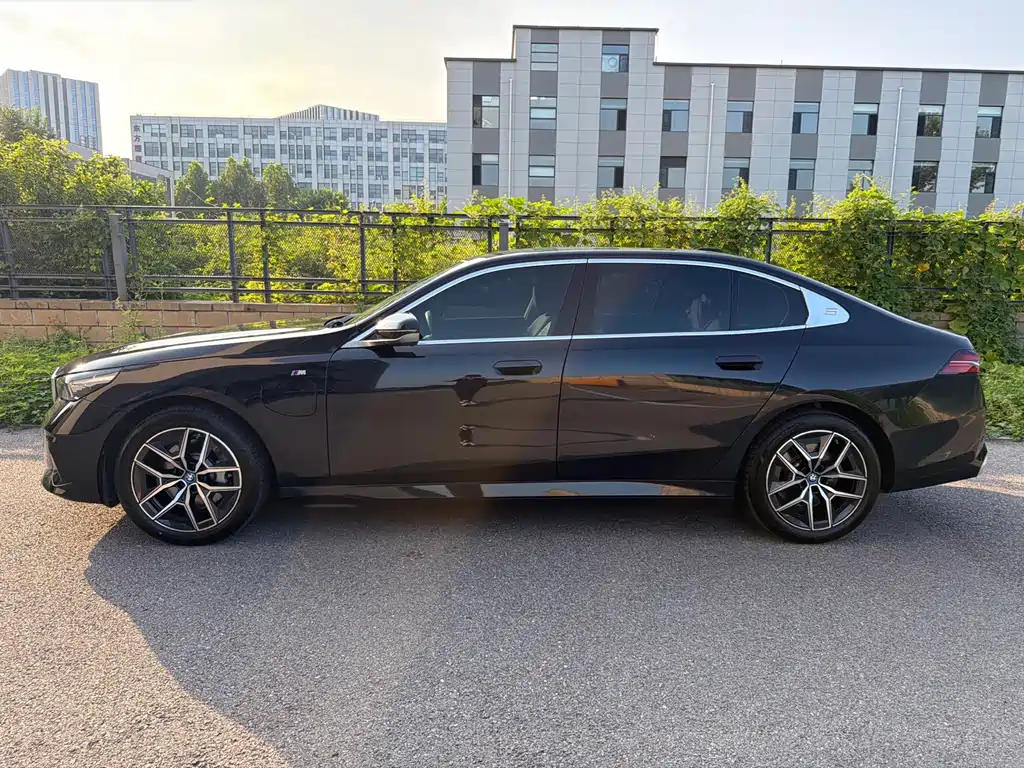 BMW i5 — миниатюра 2