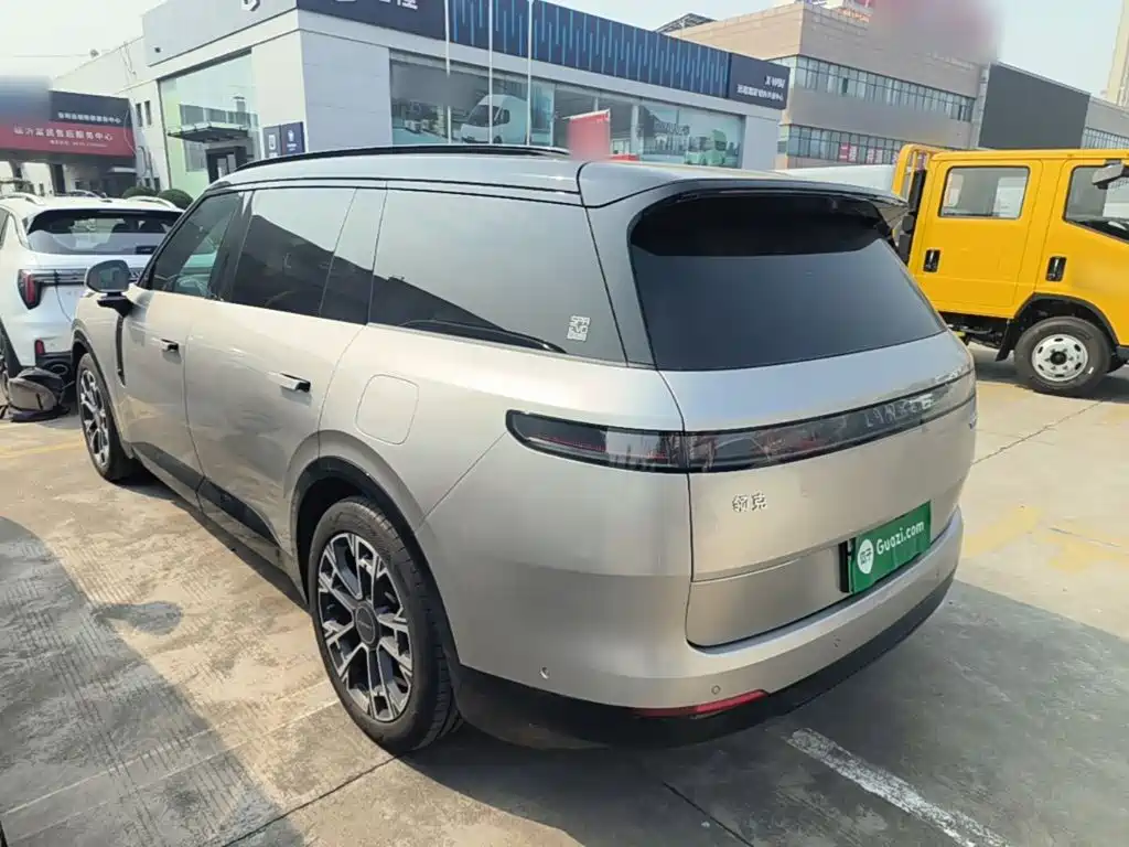 Lynk & Co 900 — миниатюра 5