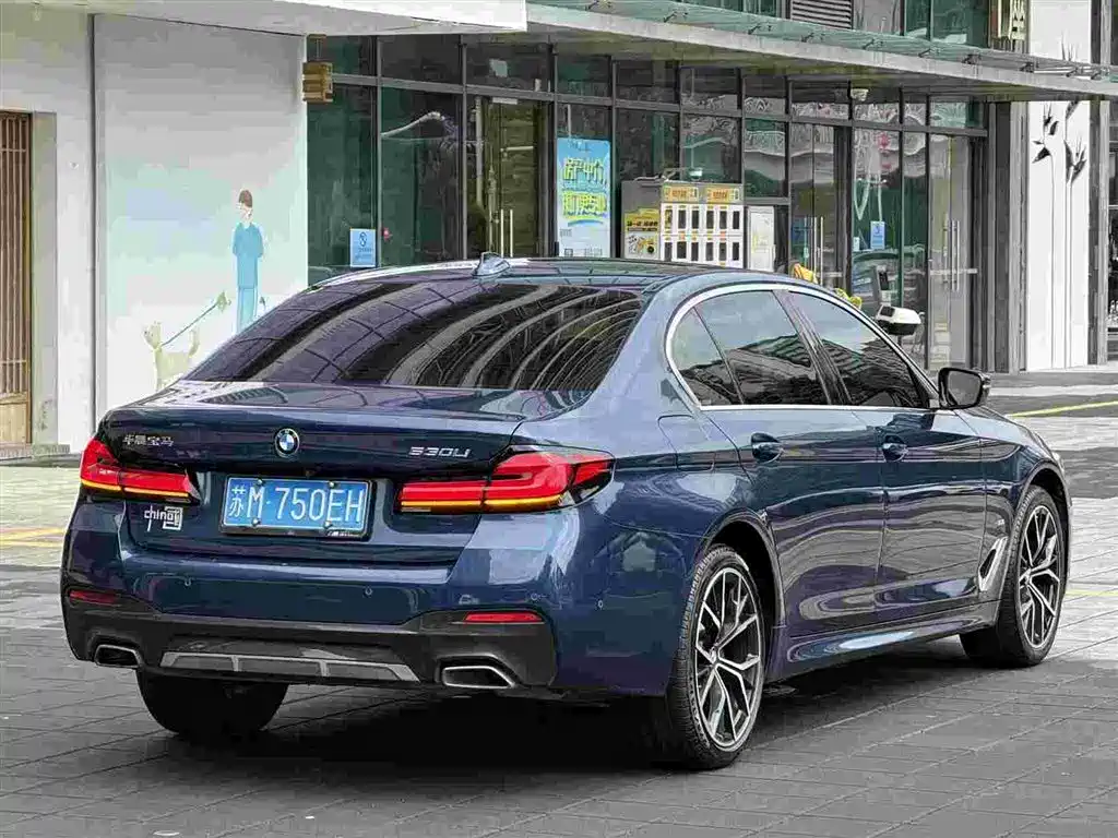 BMW 5 Series — миниатюра 3