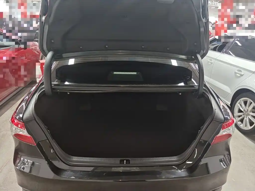 Toyota Camry — миниатюра 19
