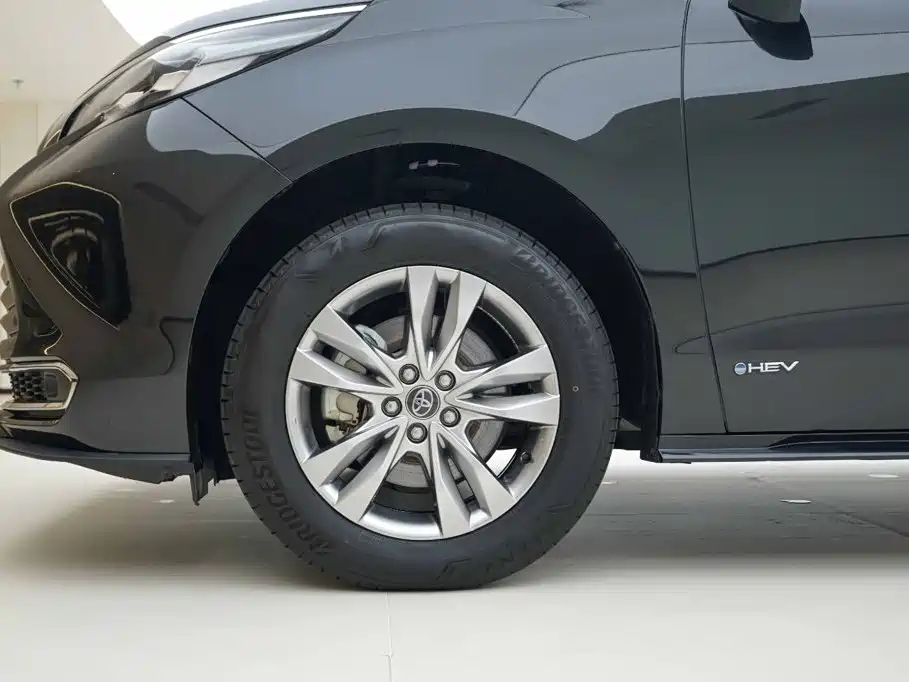 Toyota Sienna — миниатюра 15