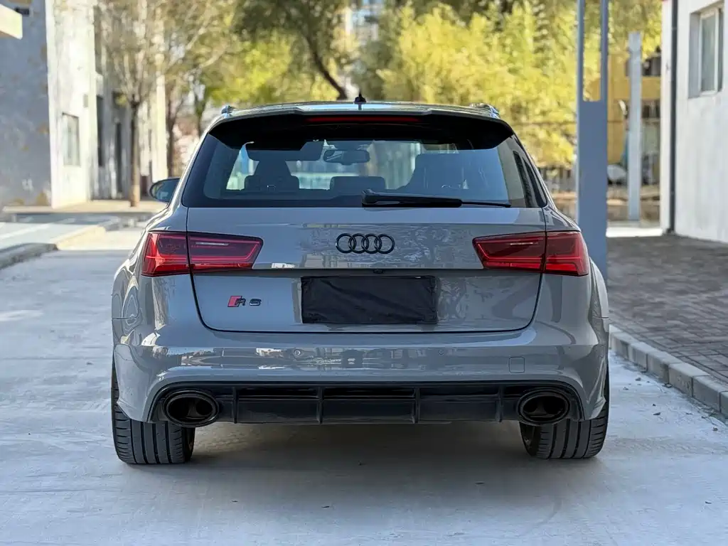 AUDI RS 6