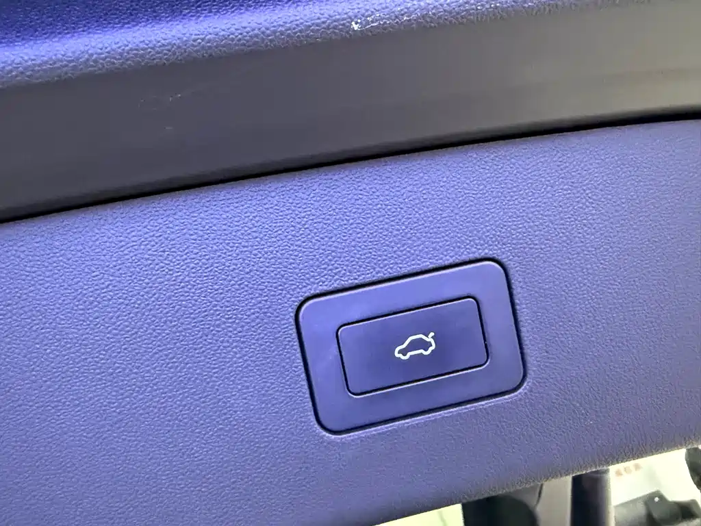 AITO WISDOM WORLD R7