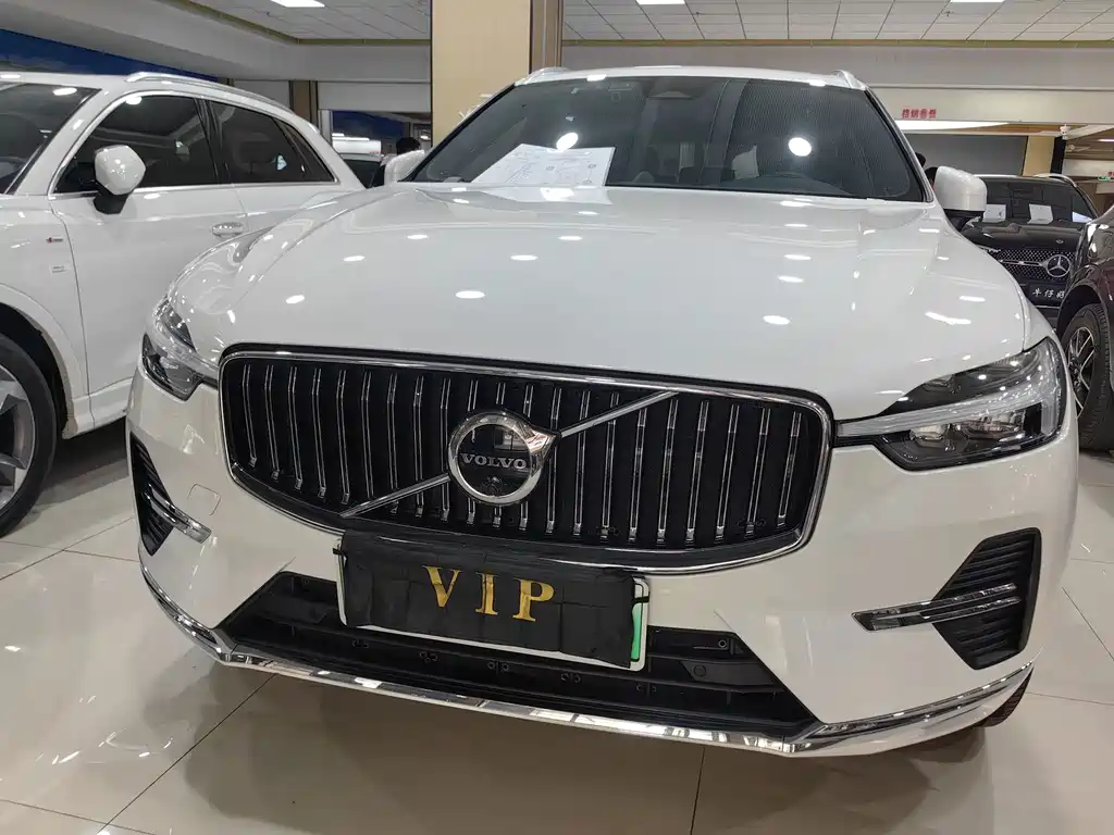 Volvo XC60 PHEV — миниатюра 2
