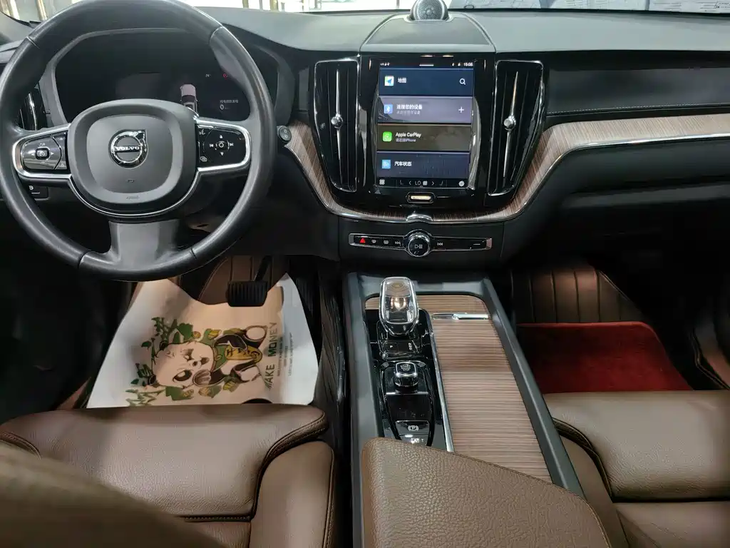 Volvo XC60 PHEV — миниатюра 9