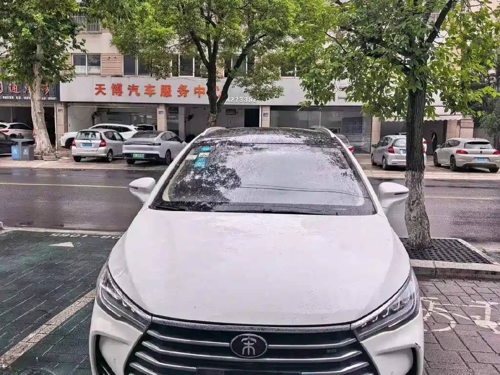 BYD MAX