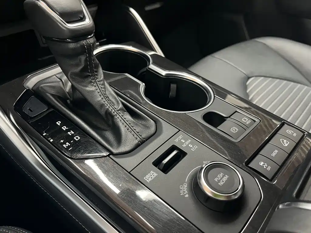 Toyota Crown Kluger — миниатюра 11