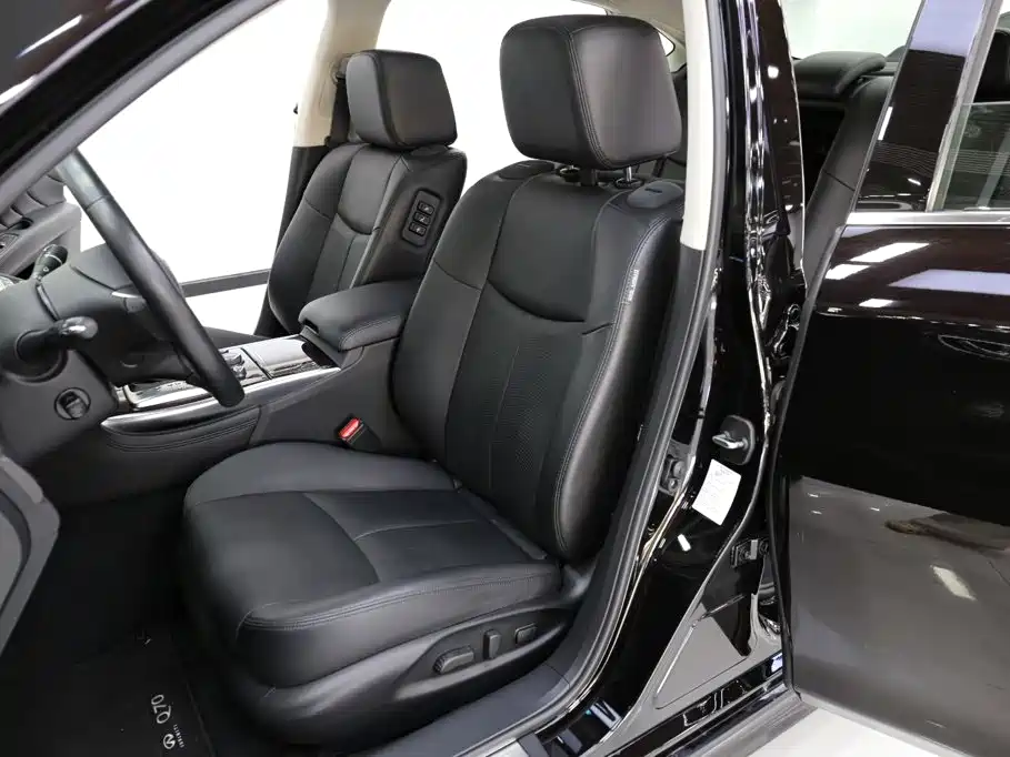 Infiniti Q70 — миниатюра 7