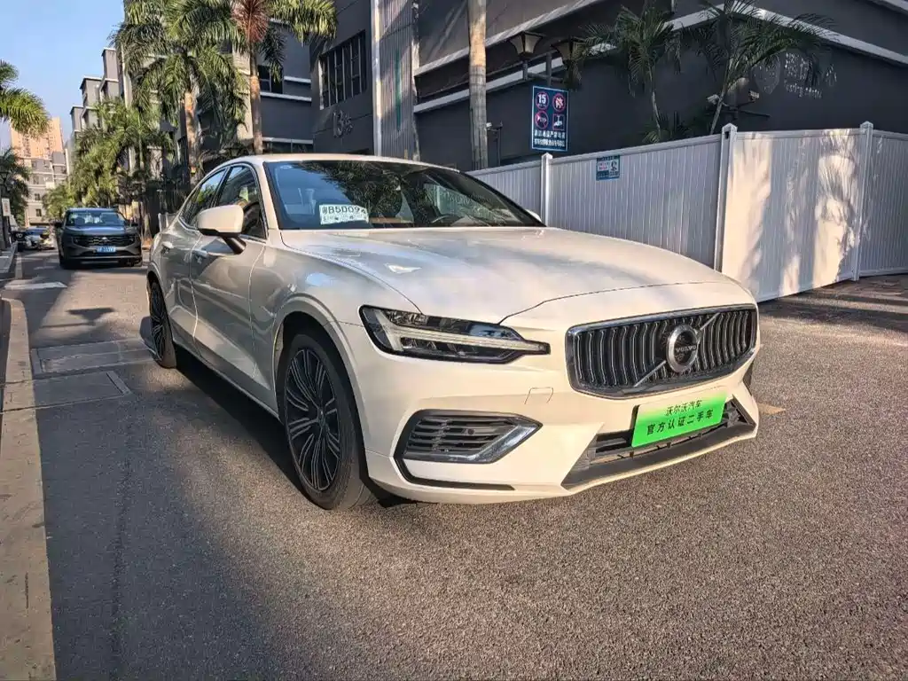 Volvo S60 PHEV — миниатюра 3