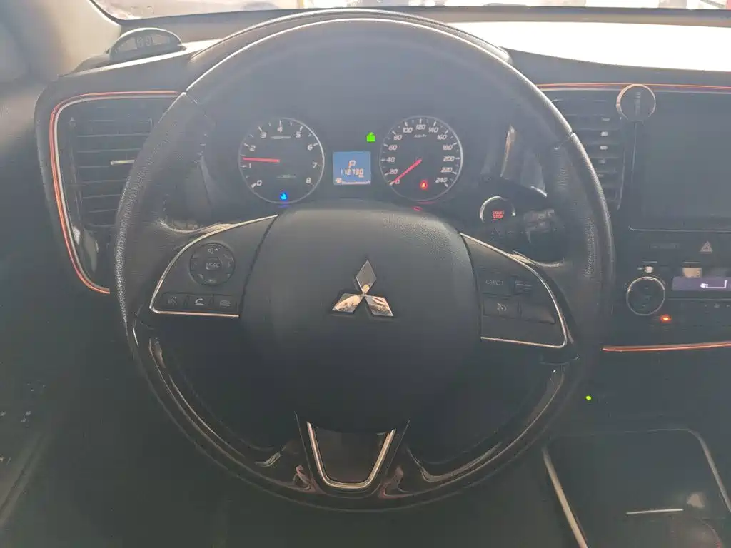 Mitsubishi Outlander — миниатюра 11