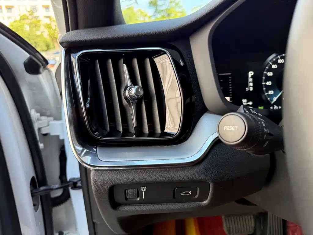 Volvo S60 — миниатюра 21