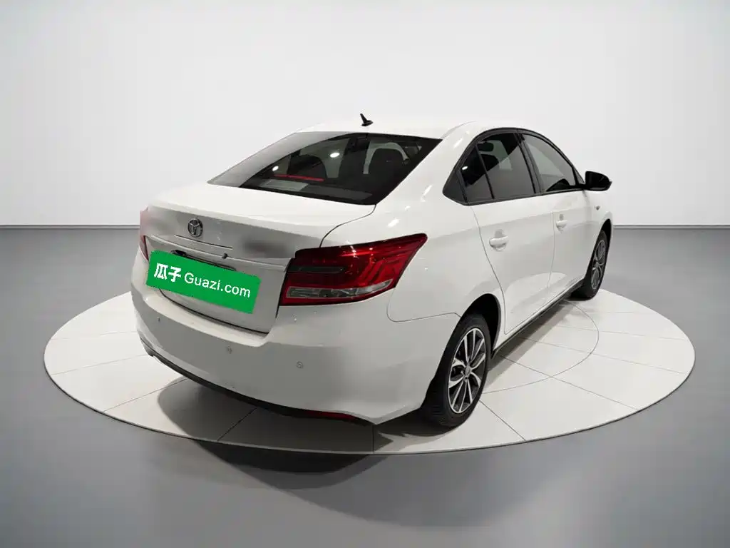 Toyota Yaris L — миниатюра 4