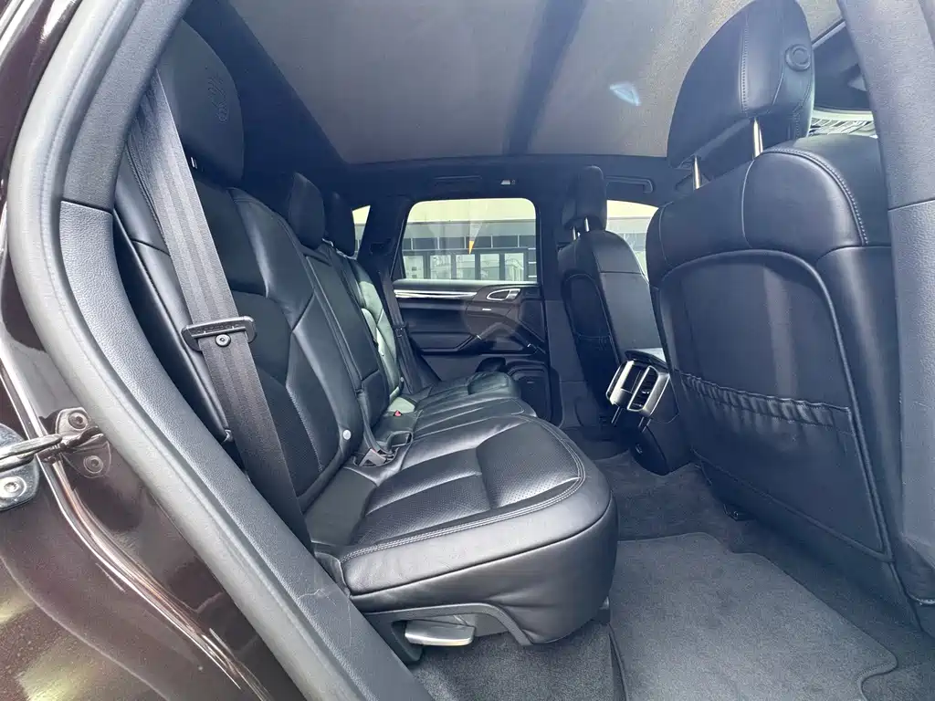 Porsche Cayenne — миниатюра 15