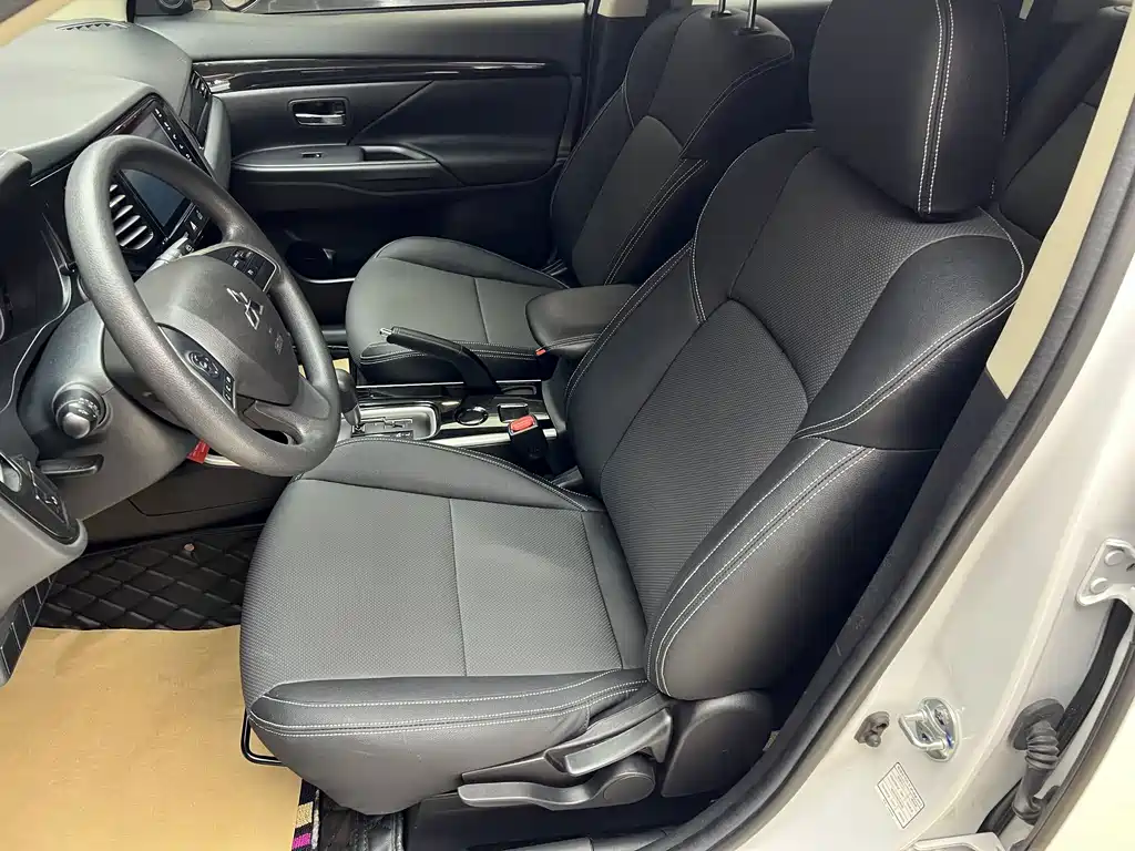 Mitsubishi Outlander — миниатюра 19