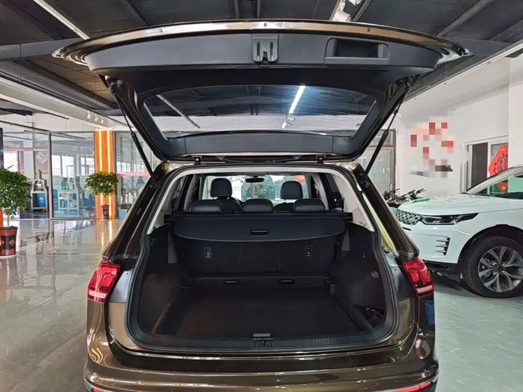 Volkswagen Tiguan L — миниатюра 19