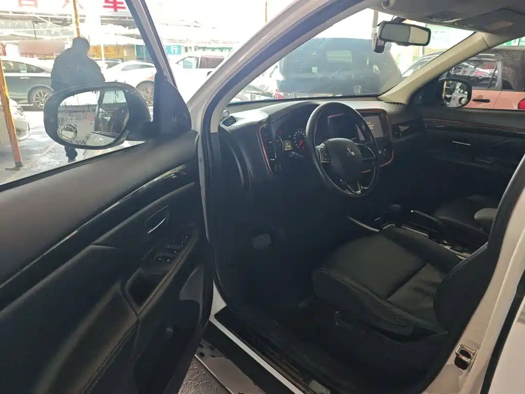 Mitsubishi Outlander — миниатюра 16